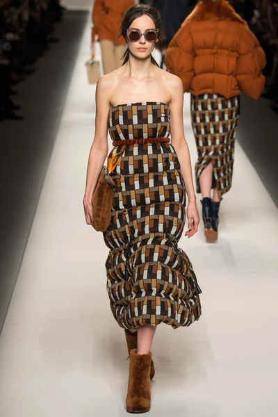 Look 22